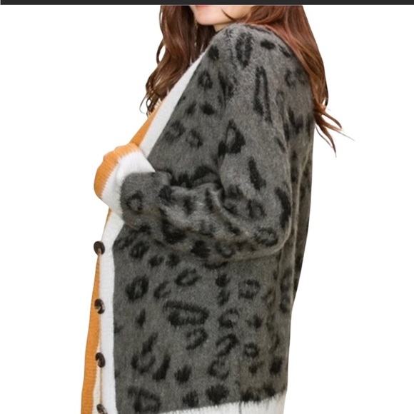 •HYFVE•GRAY/LEOPARD OVERSIZED VARSITY SWEATER CARDIGAN SIZE MEDIUM - Picture 3 of 4